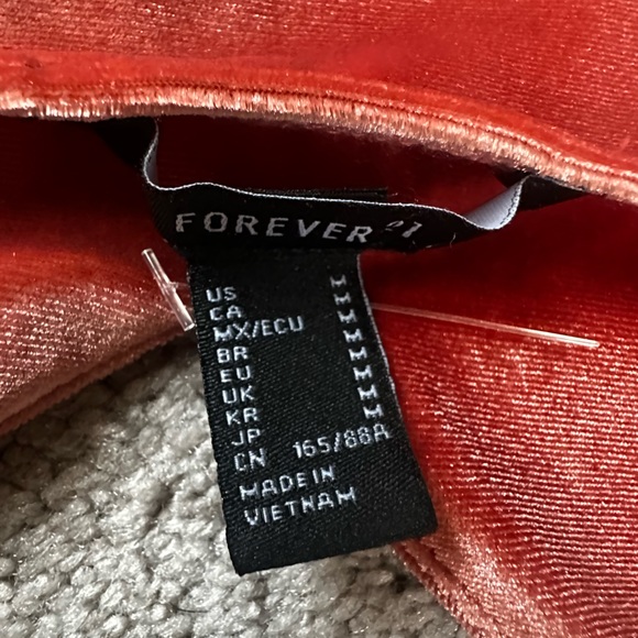 Forever 21 velvet dress. Form fitting with slit. Size medium - Picture 4 of 4